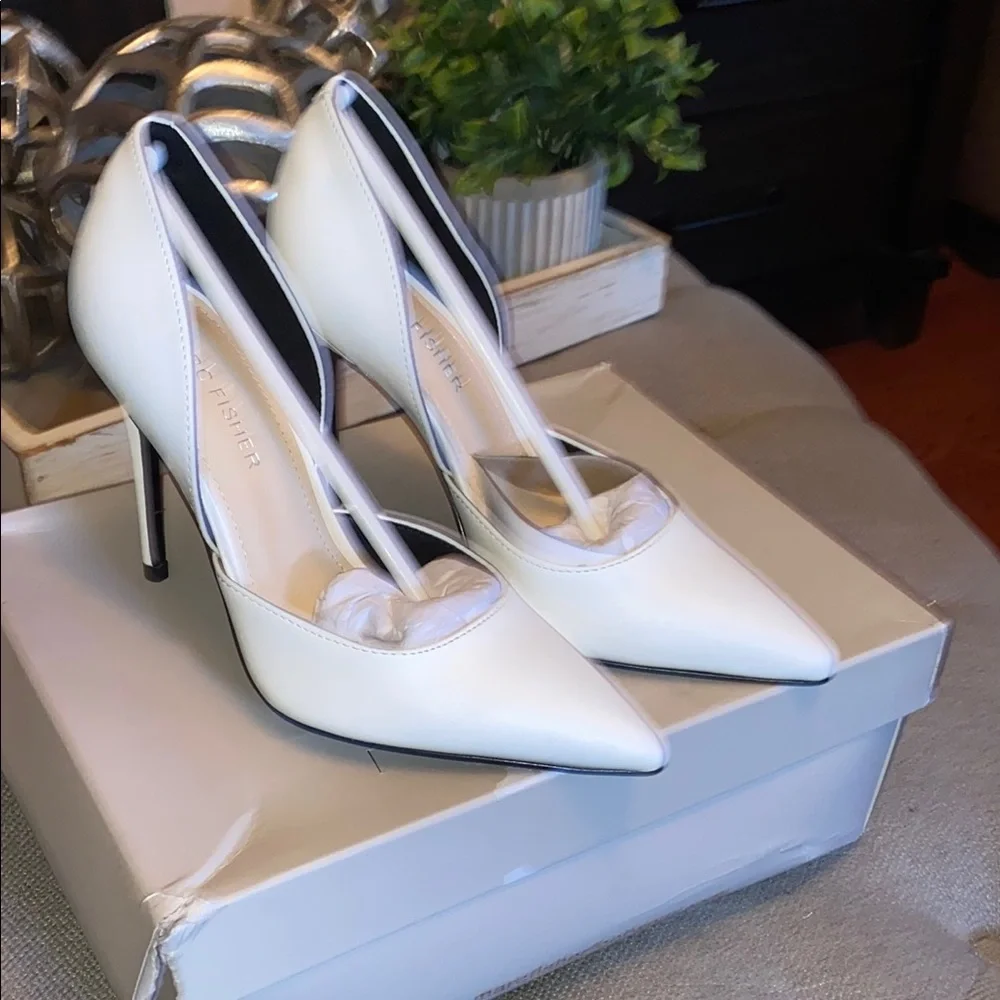 Marc Fisher Women's White Heels - Picture 4 of 12